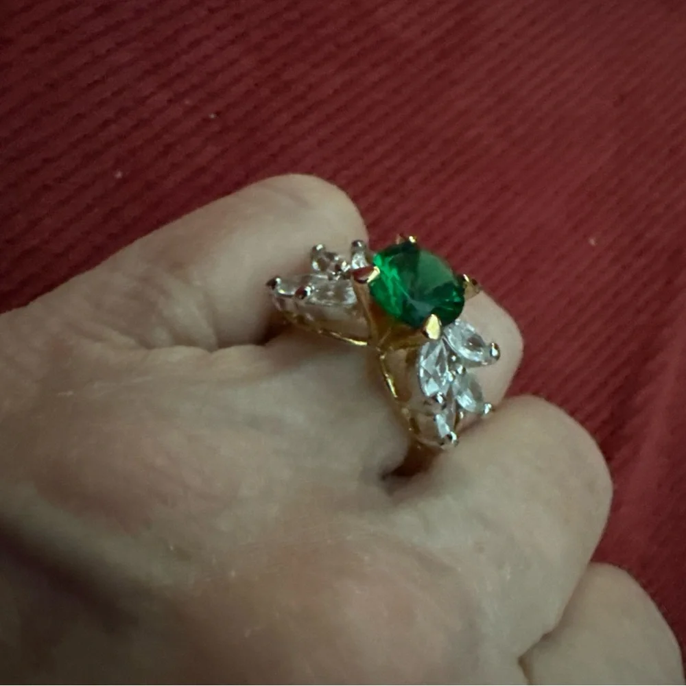Exquisite Green and Gold Women's Ring - Picture 9 of 11